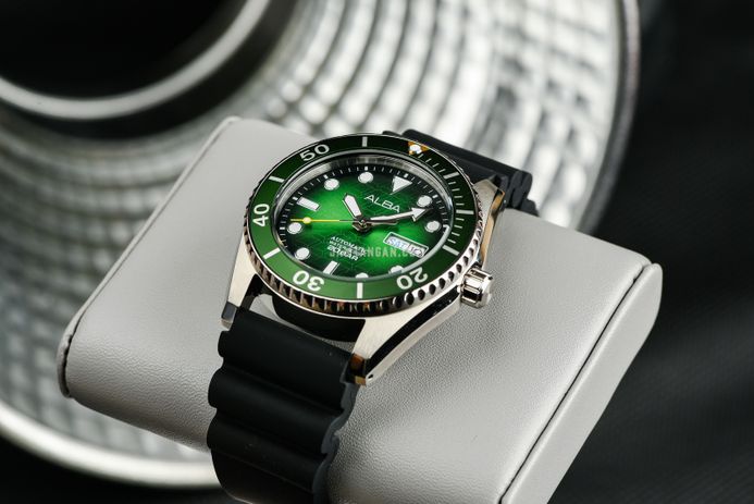 Alba Mechanical AL4441X1 Automatic Men Green Black Gradation Patterned Dial Black Silicone Strap