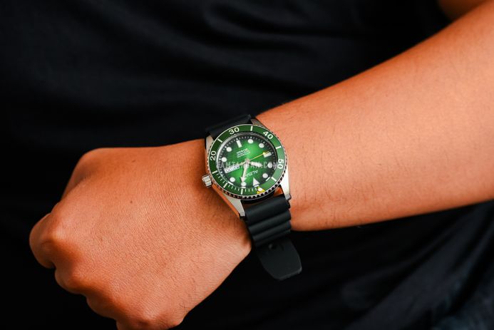Alba Mechanical AL4441X1 Automatic Men Green Black Gradation Patterned Dial Black Silicone Strap