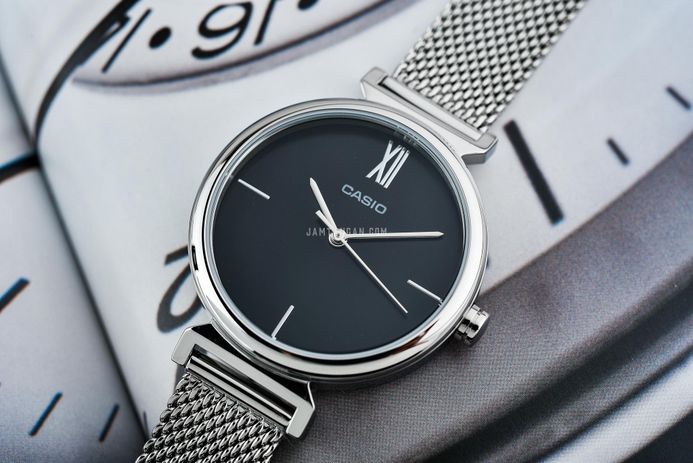 Casio General LTP-2023VM-1CDR Black Dial Mesh Band + Bangle