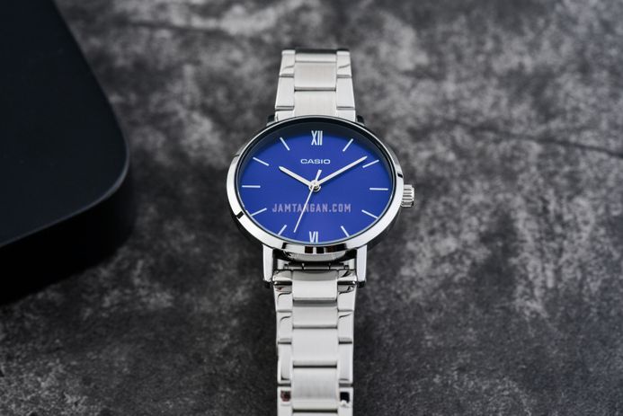 Casio General LTP-VT02D-2AUDF Ladies Blue Dial Stainless Steel Strap