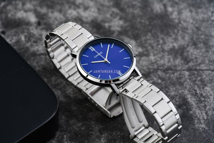 Casio General LTP-VT02D-2AUDF Ladies Blue Dial Stainless Steel Strap