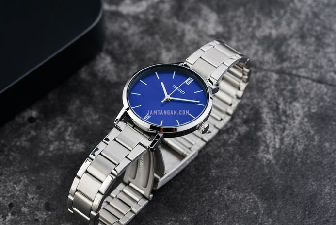 Casio General LTP-VT02D-2AUDF Ladies Blue Dial Stainless Steel Strap
