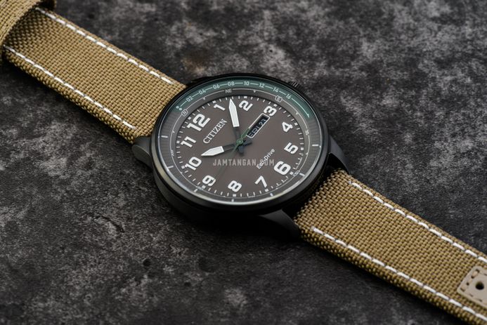 Citizen Urban BM 8595-16h] 42mm : r/Watches