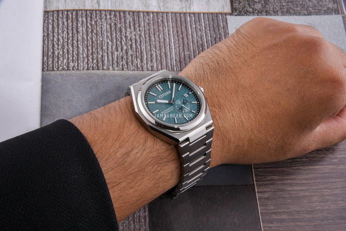 ⭐︎【極上品】タイチンクオーツ 置物 70mm Citizen Mechanical NJ0180-80X Zenshin Super Titanium Small Seconds