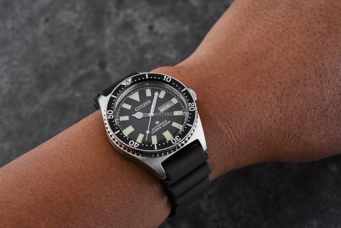 Citizen Promaster NY0120-01E Men Black Dial Black Rubber Strap
