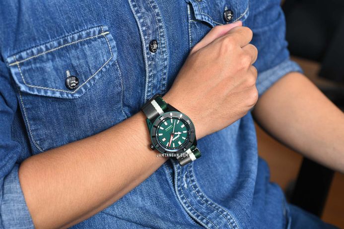 Expedition Automatic E 6819 MA NIPGN Water Resistant 200M Men Green Dial Nylon Strap