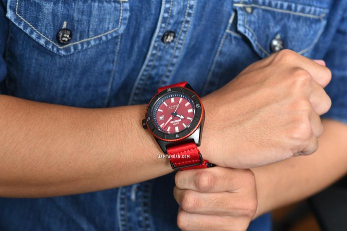 Expedition Automatic E 6819 MA NIPRE Water Resistant 200M Men Red Dial Nylon Strap