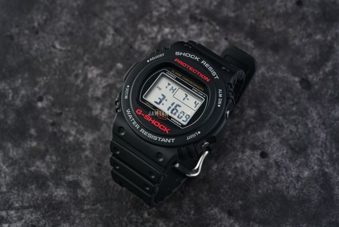新品】CASIO G-SHOCK 1545 G-SHADOW DW-5750 CASIO G-SHOCK 1545 G