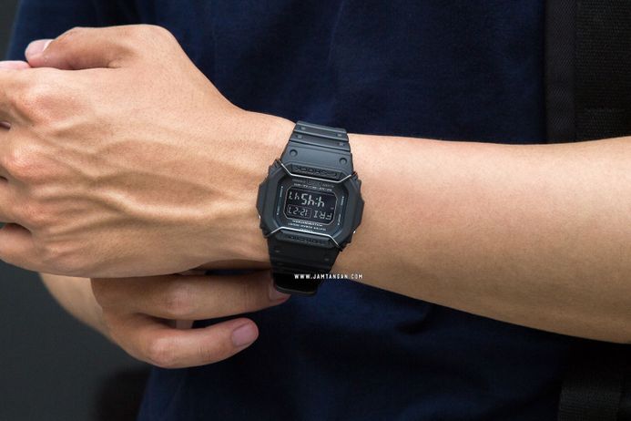 Casio G-Shock DW-D5600P-1 DW-D5600P-1JF Wristwatch Men Casio G-Shock DW-D5600P-1 DW-D5600P-1JF Wristwatch Men