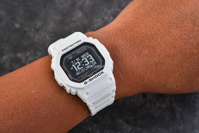 Casio G-Shock DW-H5600-7DR Smartwatch G-Squad Heart Monitor Digital Dial White Resin Band