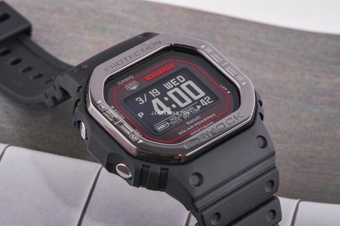 Casio G-Shock DW-H5600MB-1A4DR Smartwatch G-Squad Heart Monitor Digital Dial Black Resin Band