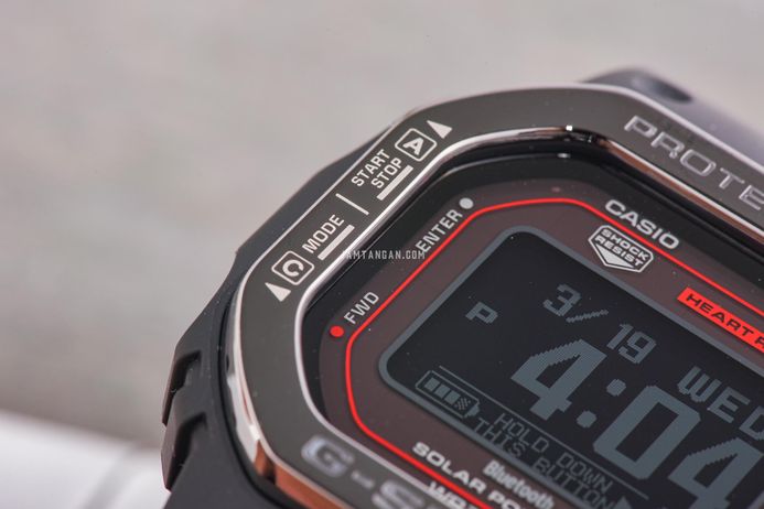 Casio G-Shock DW-H5600MB-1A4DR Smartwatch G-Squad Heart Monitor Digital Dial Black Resin Band