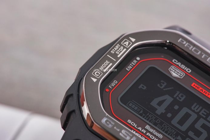 Casio G-Shock DW-H5600MB-1A4DR Smartwatch G-Squad Heart Monitor Digital Dial Black Resin Band