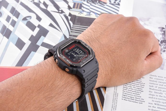 Casio G-Shock DW-H5600MB-1A4DR Smartwatch G-Squad Heart Monitor Digital Dial Black Resin Band