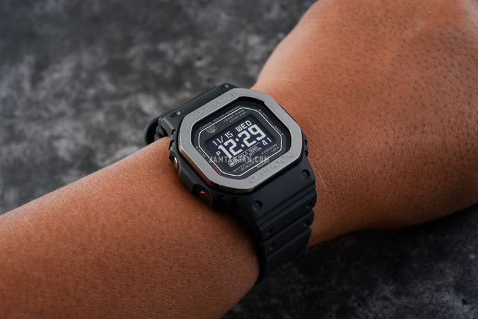 Casio G-Shock DW-H5600MB-1DR Smartwatch G-Squad Heart Monitor Digital Dial Black Resin Band