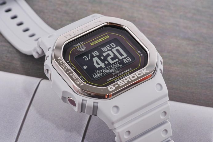 Casio G-Shock DW-H5600MB-8A9DR Smartwatch G-Squad Heart Monitor Digital Dial Grey Resin Band
