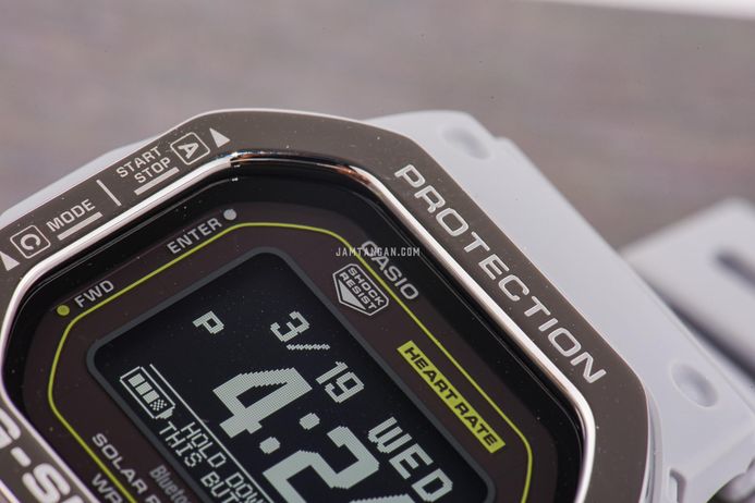 Casio G-Shock DW-H5600MB-8A9DR Smartwatch G-Squad Heart Monitor Digital Dial Grey Resin Band