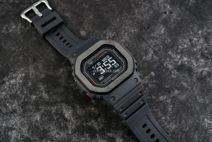 Casio G-Shock DW-H5600MB-8DR Smartwatch G-Squad Heart Monitor Digital Dial Dark Grey Resin Band