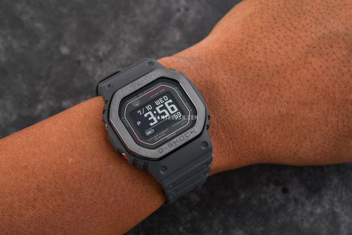 Casio G-Shock DW-H5600MB-8DR Smartwatch G-Squad Heart Monitor Digital Dial Dark Grey Resin Band