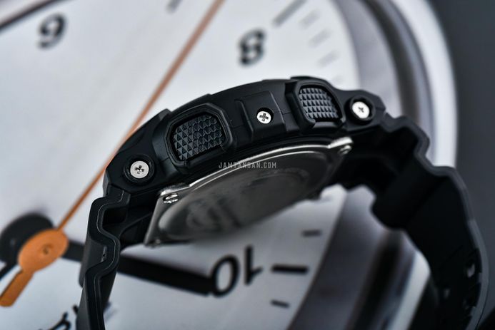 Casio G-Shock GA-110WD-1AJF Black And Briliant White Digital Analog Dial Black Resin Band (JDM)