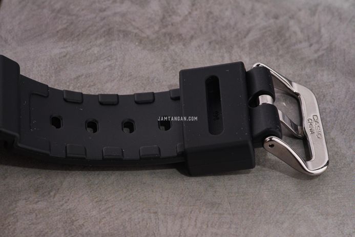 Casio G-Shock GA-2100WD-1ADR CasiOak Black And Briliant White Series White Dial Resin Band