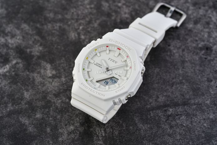 Casio G-Shock X ITZY GMA-P2100IT-7A GMA-P2100IT-7ADR CasiOak
