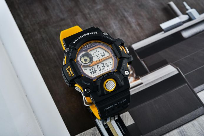 G-SHOCK 旧き GW-9400【ナノTPUフィルム ＆ ワイヤーバンパー黒】さ