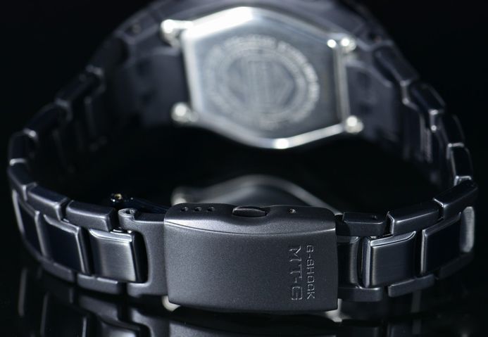 G shock mtg m900bd top