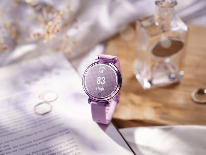 Garmin Lily 2 010-02839-21 Smartwatch Digital Dial Metallic Lilac With Lilac Silicone Strap