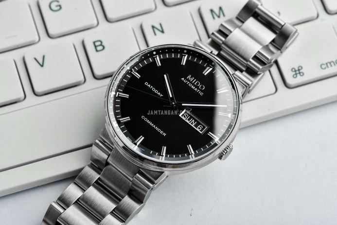 MIDO Commander Datoday Automatic Black Dial Stainless  Steel Strap