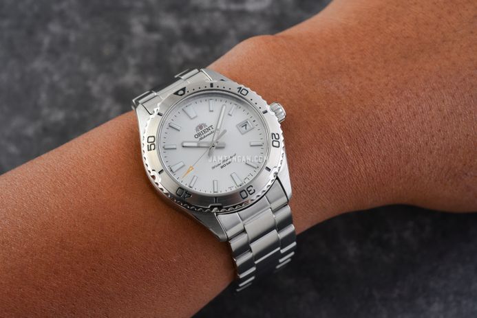 Orient Mako 40 RA-AC0Q03S Men Silver Dial Stainless Steel Strap