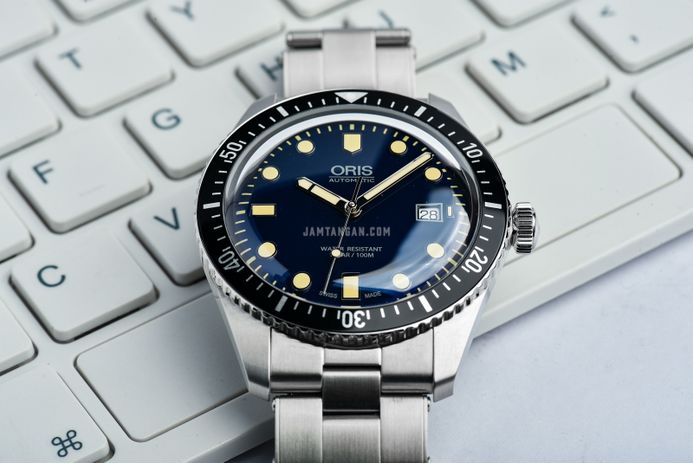 Oris Divers 01-733-7720-4055-07-8-21-18 Sixty-Five Blue Dial Stainless Steel Strap