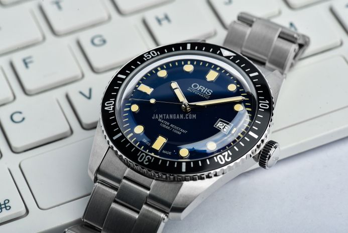 Oris Divers 01-733-7720-4055-07-8-21-18 Sixty-Five Blue Dial Stainless Steel Strap