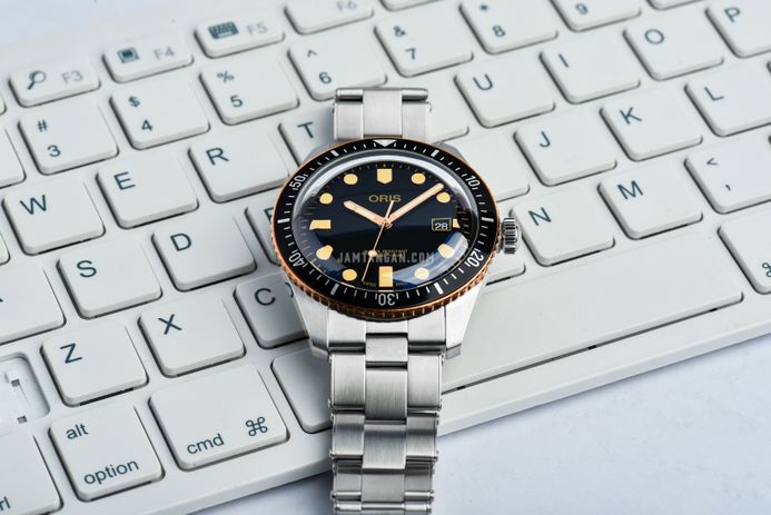 Oris Divers 01-733-7720-4354-07-8-21-18 Sixty-Five Black Dial Stainless Steel Strap