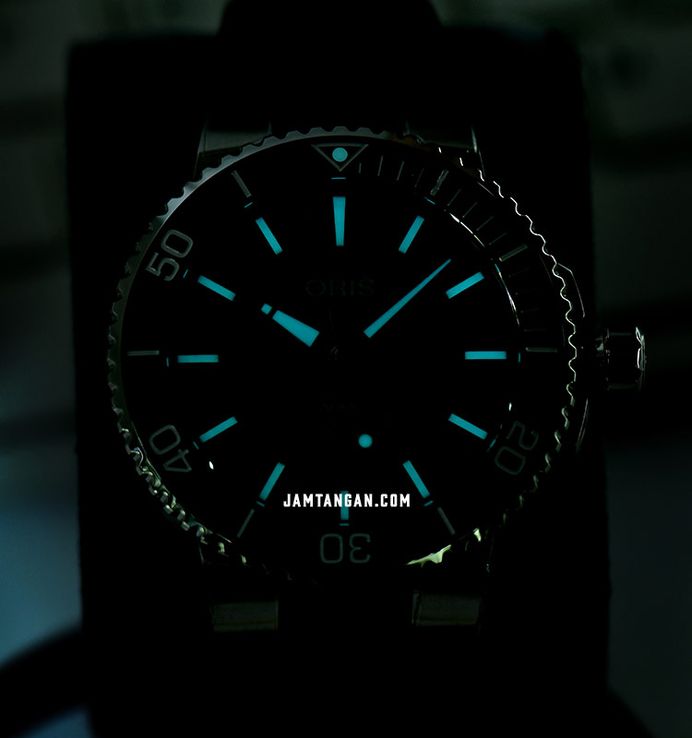 Oris Aquis 01-733-7730-4134-07-4-24-64EB Black Dial Black Rubber Strap