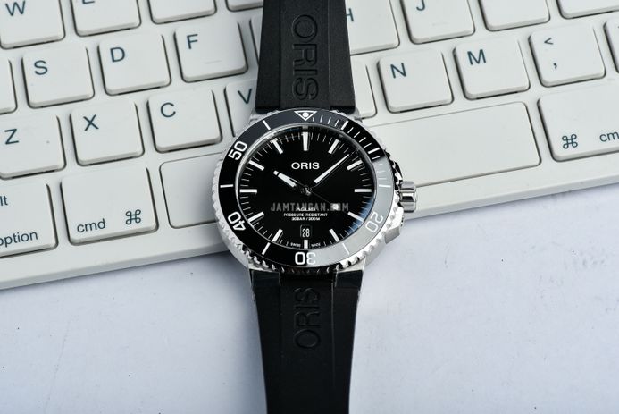 Oris Aquis 01-733-7730-4134-07-4-24-64EB Black Dial Black Rubber Strap