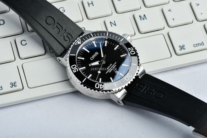 Oris Aquis 01-733-7730-4134-07-4-24-64EB Black Dial Black Rubber Strap