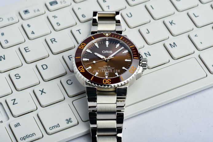 Oris Aquis 01-733-7730-4152-07-8-24-05PEB Date Brown Dial Stainless Steel Strap