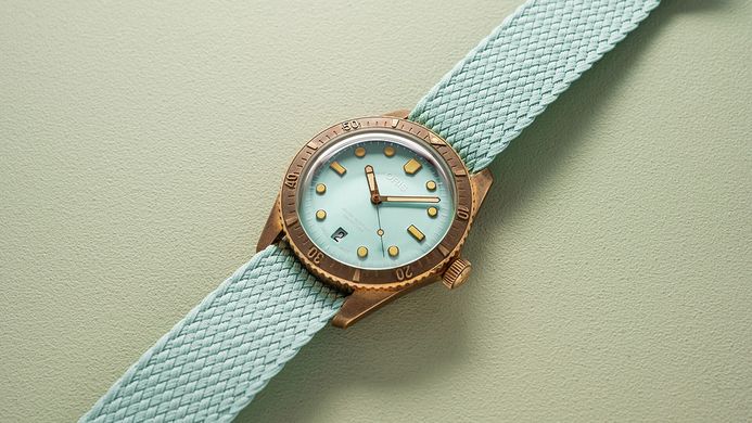 Oris Divers Sixty-Five 01-733-7771-3157-07-3-19-03BRS Cotton Candy Green Dial Green Nylon Strap