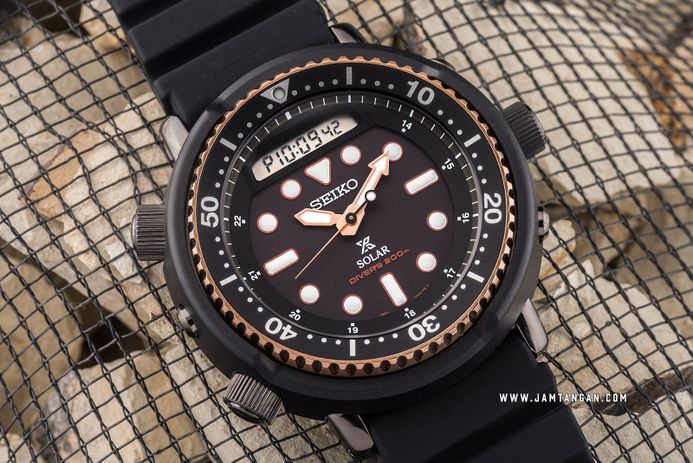 Seiko Prospex SNJ028P1 Diver Solar Arnie Digital Analog Dial Black Rubber Strap