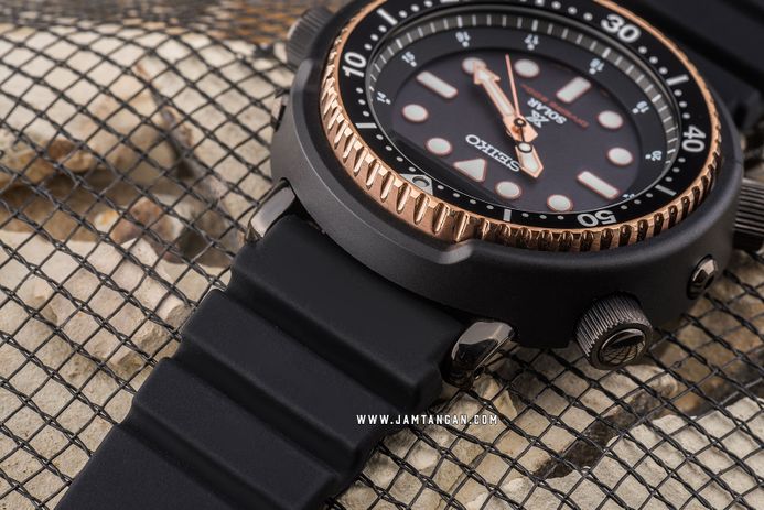 Seiko Prospex SNJ028P1 Diver Solar Arnie Digital Analog Dial Black Rubber Strap