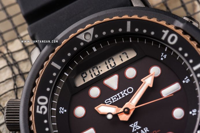 Seiko Prospex SNJ028P1 Diver Solar Arnie Digital Analog Dial Black Rubber Strap