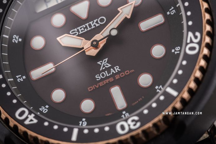 Seiko Prospex SNJ028P1 Diver Solar Arnie Digital Analog Dial Black Rubber Strap