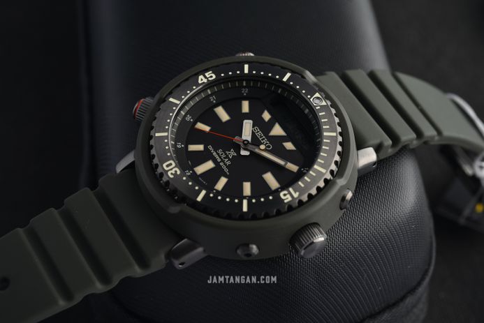 Seiko Prospex SNJ031P1 Arnie Street Series Solar Divers 200M Digital Analog Olive Green Rubber Strap