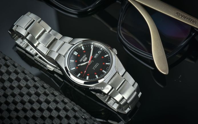 Seiko SNK617K1 Orologio Uomo – Automatico, Acciaio Inox, Quadrante Nero, Cinturino Grigio, 3 Bar