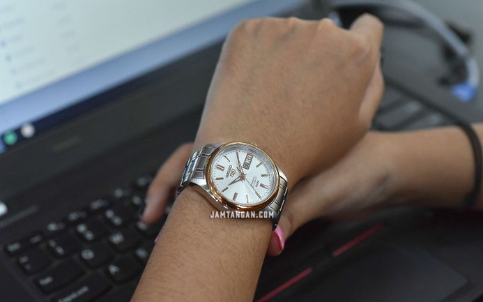 Seiko Sports SNK882 SNK882K1 Automatic White Dial Stainless