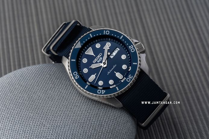 Seiko Sports SRPD51 SRPD51K2 SKX Sports Style Automatic Blue
