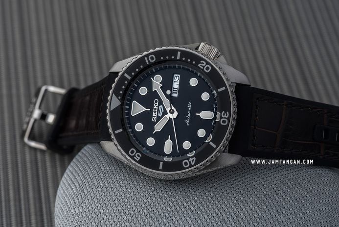 Seiko 5 Sports SRPD55 SRPD55K2 SKX Sports Style Automatic Black