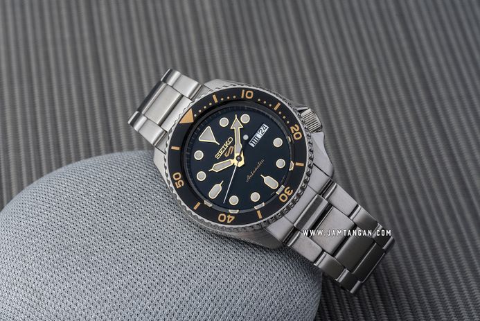 Seiko 5 Sports SRPD57K1 5KX SKX Sports Style Automatic Black Dial Stainless Steel Strap