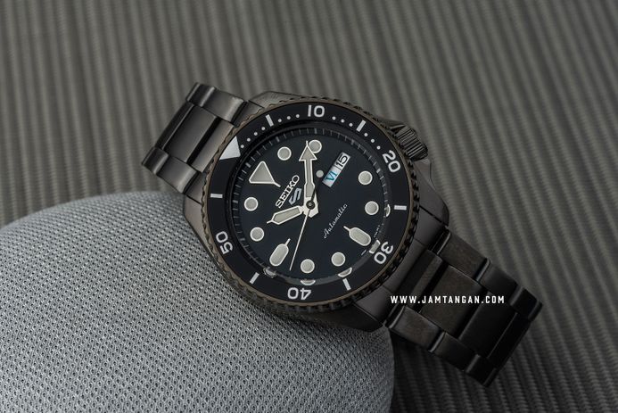 Seiko 5 Sports SRPD65K1 5KX SKX Sports Style Automatic Black Dial Gunmetal Stainless Steel Strap